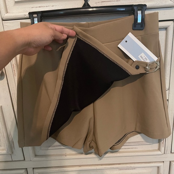 Brand new tan skort - Picture 2 of 3